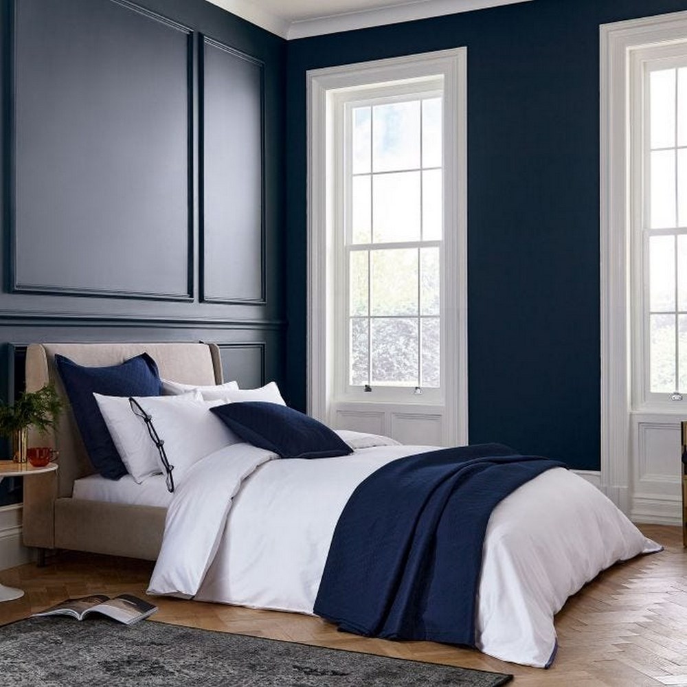 Komoro Plain Ribbon Piping Cotton Bedding in White Midnight Blue